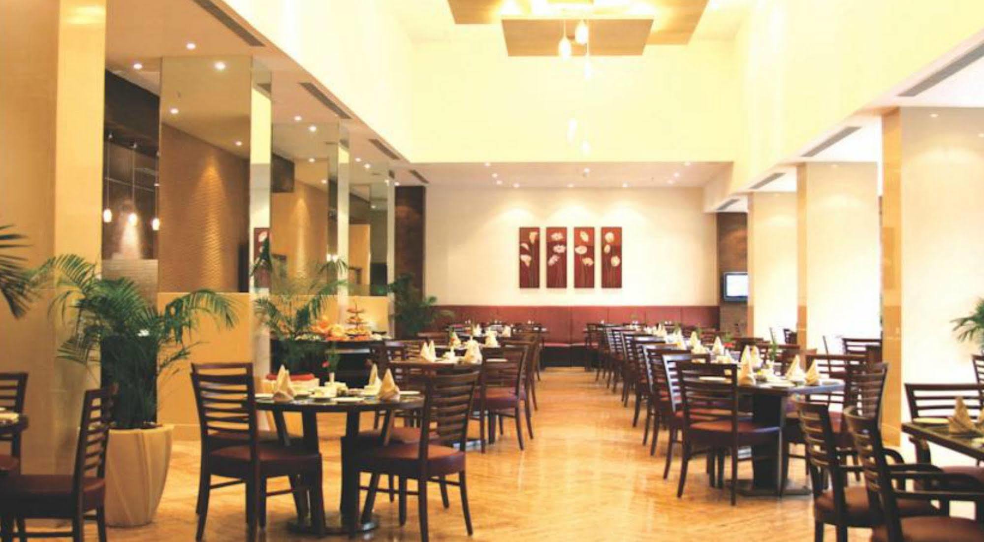 The Retreat Hotel & Convention Centre Mumbai Kültér fotó