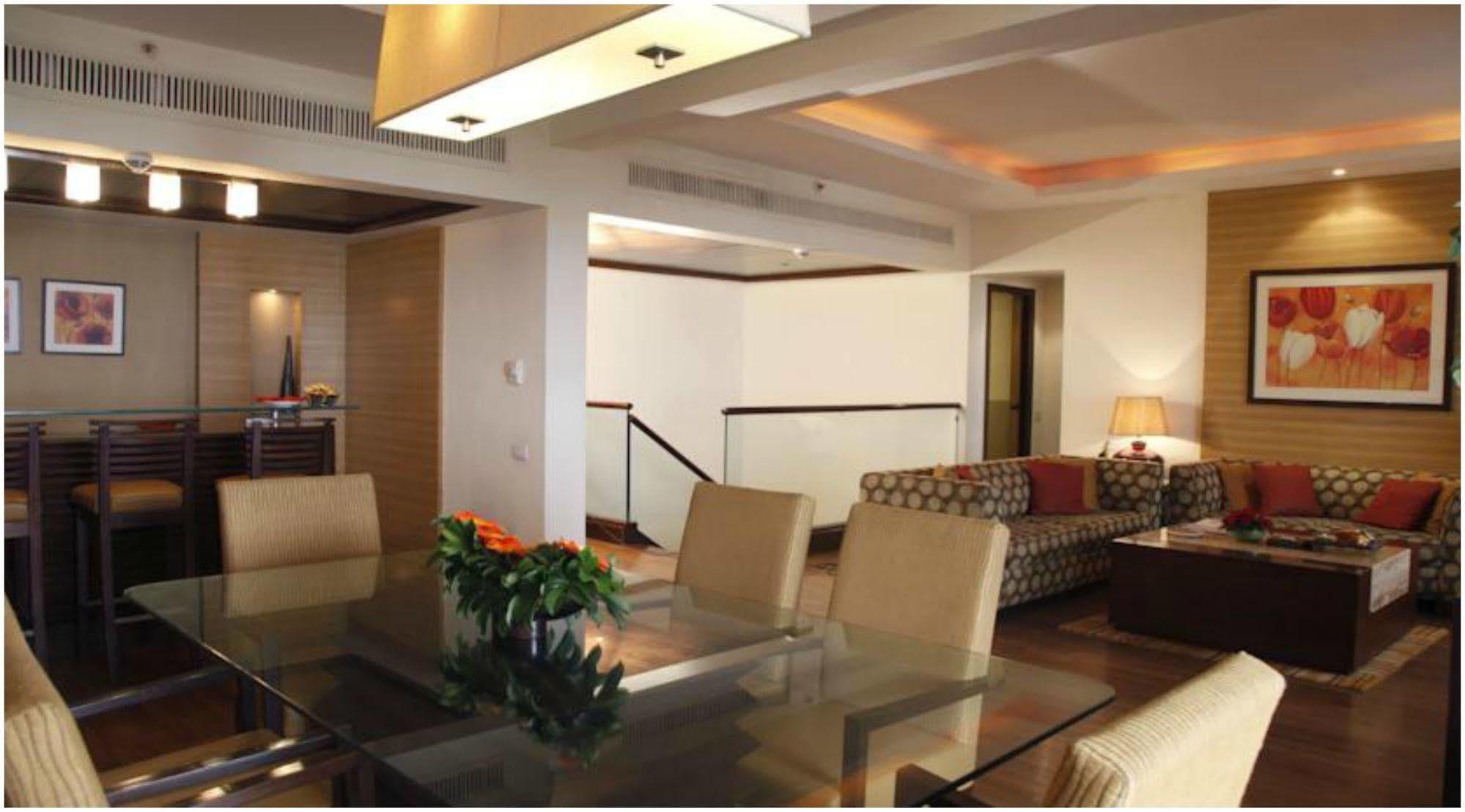 The Retreat Hotel & Convention Centre Mumbai Kültér fotó
