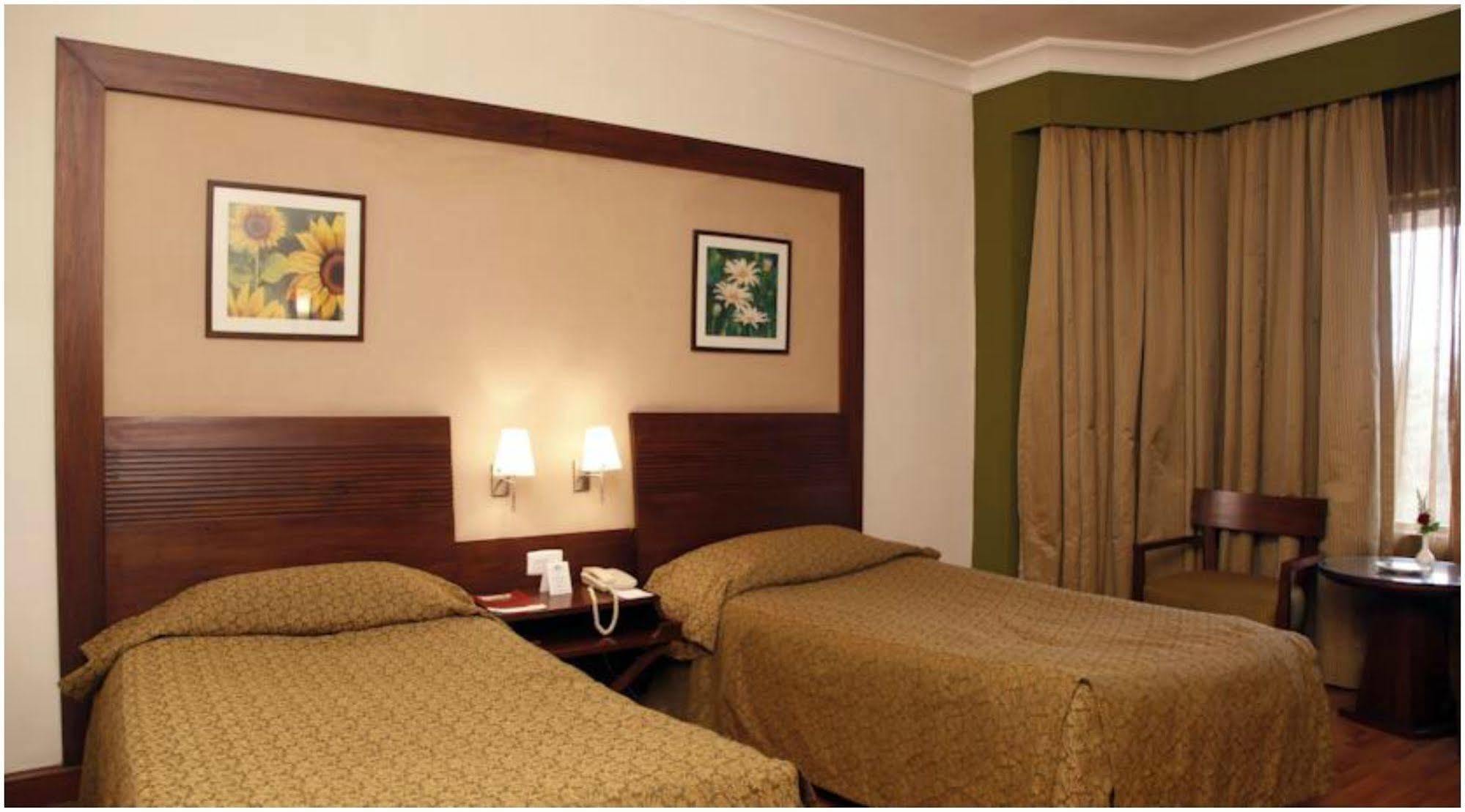 The Retreat Hotel & Convention Centre Mumbai Kültér fotó