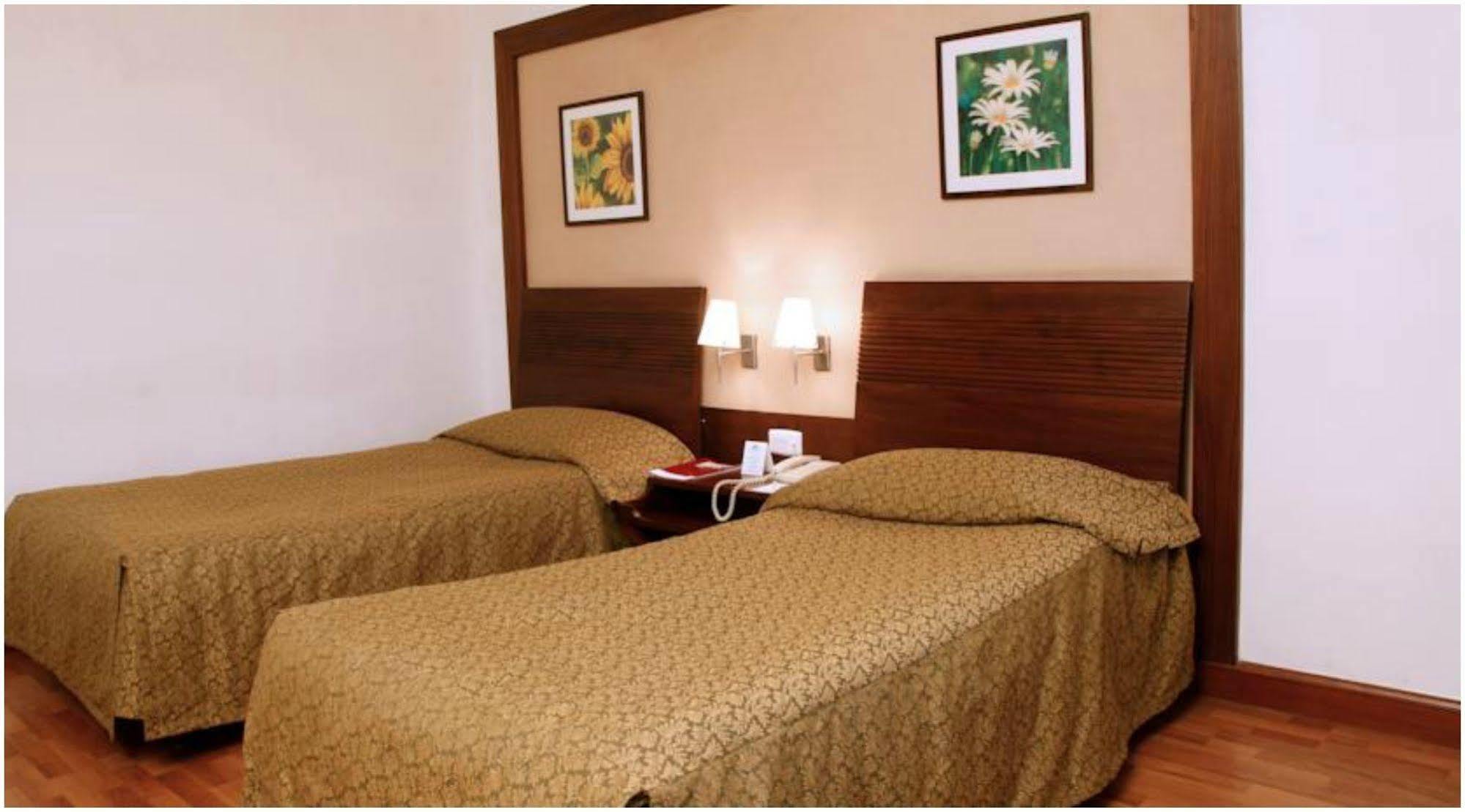 The Retreat Hotel & Convention Centre Mumbai Kültér fotó