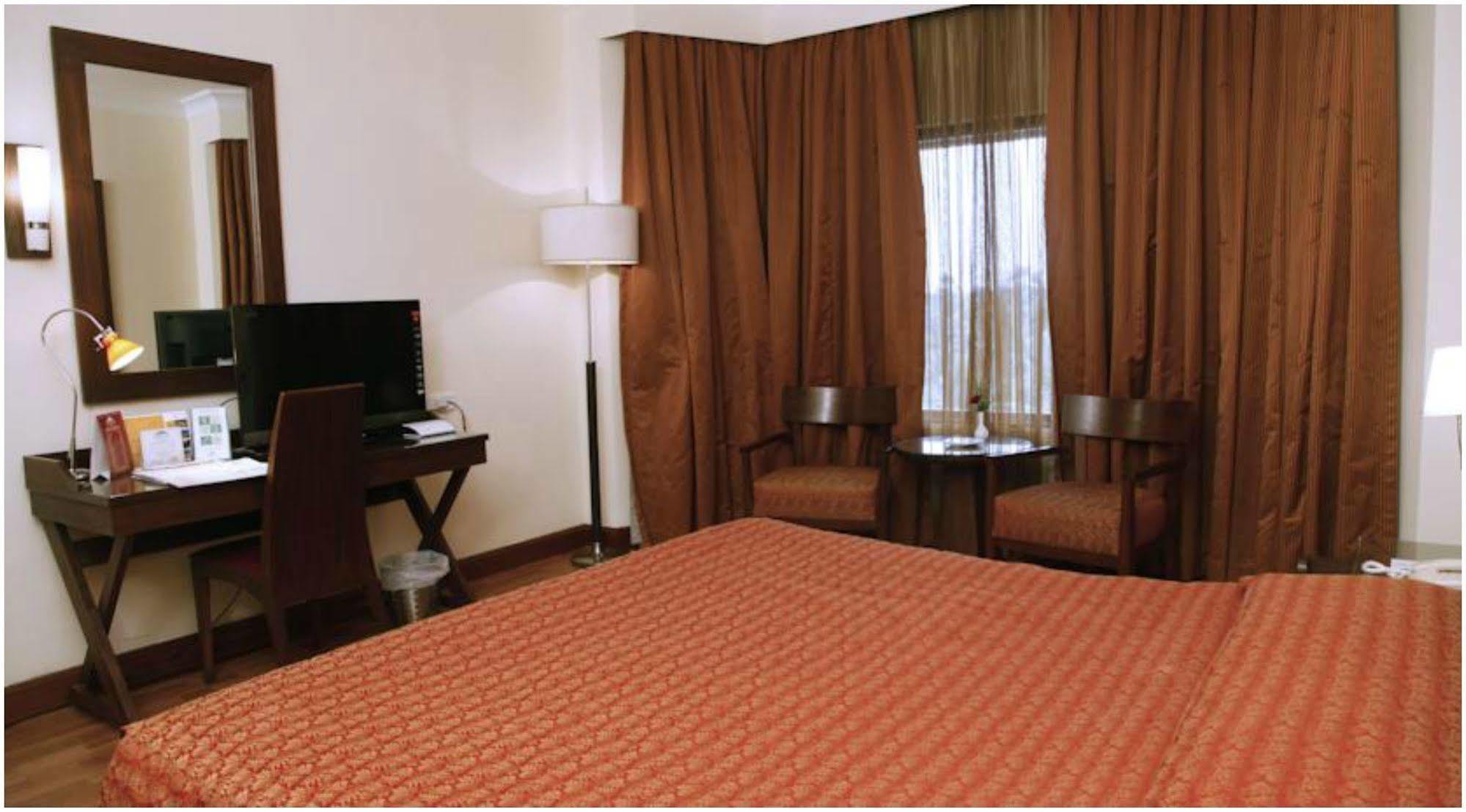 The Retreat Hotel & Convention Centre Mumbai Kültér fotó