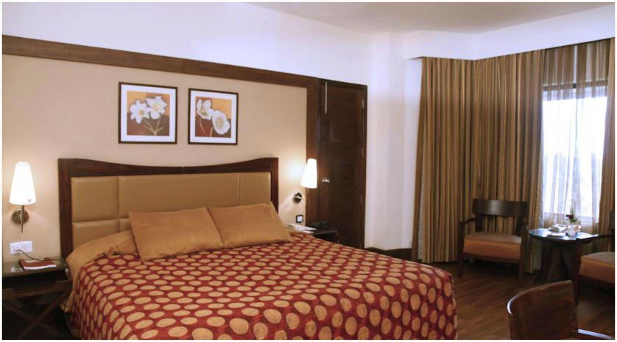 The Retreat Hotel & Convention Centre Mumbai Kültér fotó
