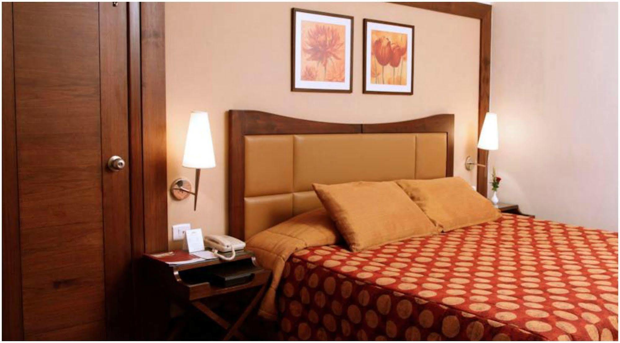 The Retreat Hotel & Convention Centre Mumbai Kültér fotó