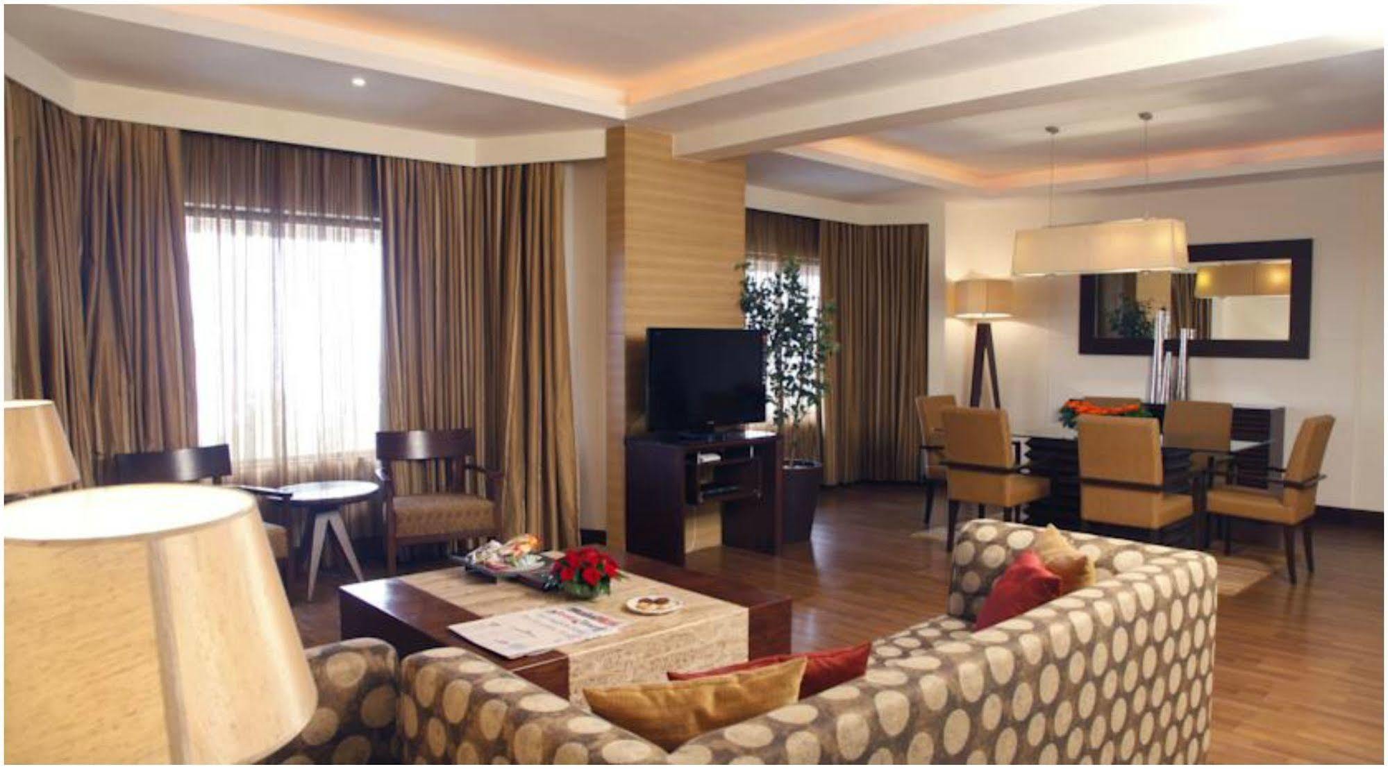 The Retreat Hotel & Convention Centre Mumbai Kültér fotó