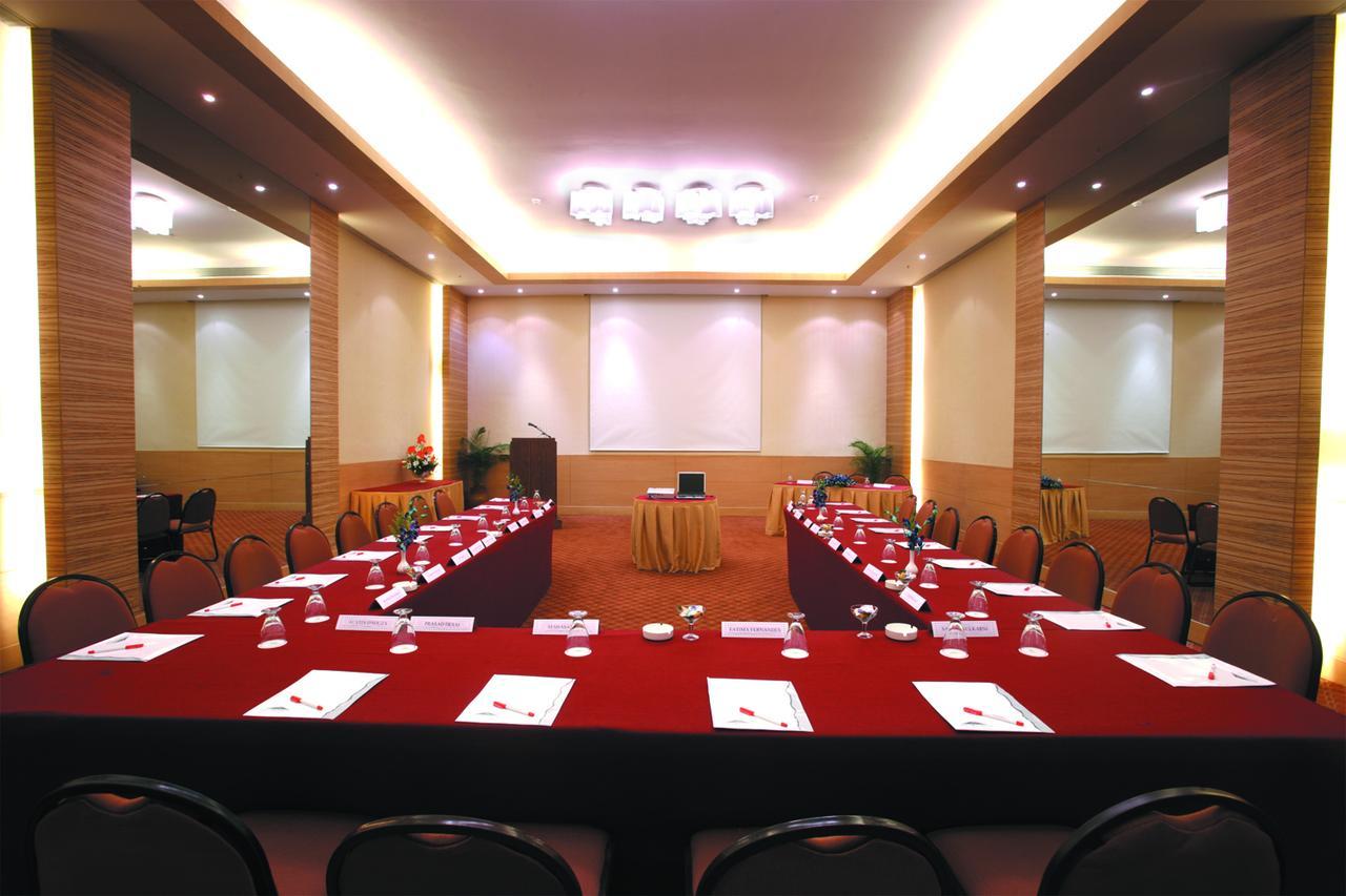 The Retreat Hotel & Convention Centre Mumbai Kültér fotó